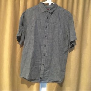 Men’s dark blue Untuckit button up shirt